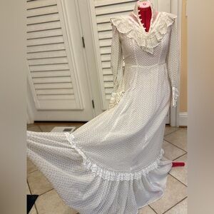 Vintage Gunne Sax Dress 5 soft and feminine with beautiful lace  bead detailing